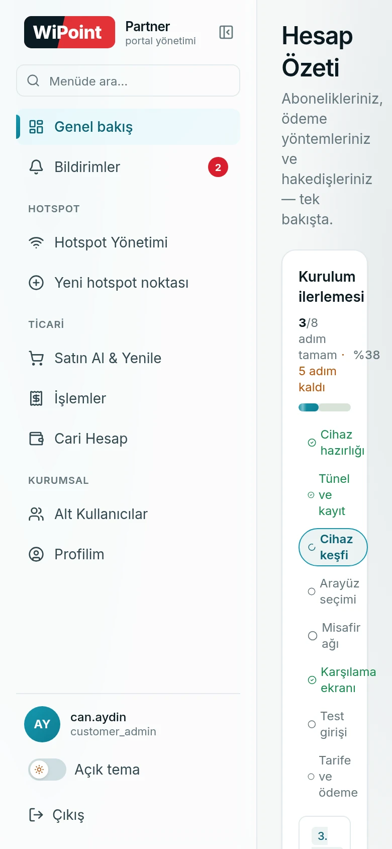 Aynı ekranın telefon görünümü; sol menü kapalı, içerik tek sütun.